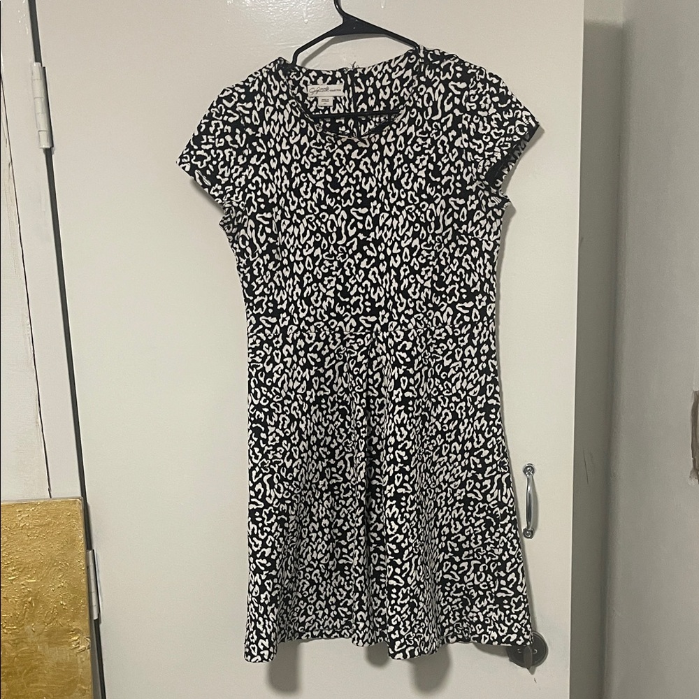 Jacklyn Smith Small Stylish Black and White Leopard Print Dress